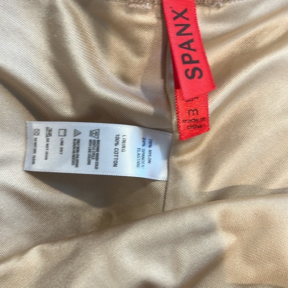 SPANX Spandex Shorts Shapewear - Picture 3 of 4